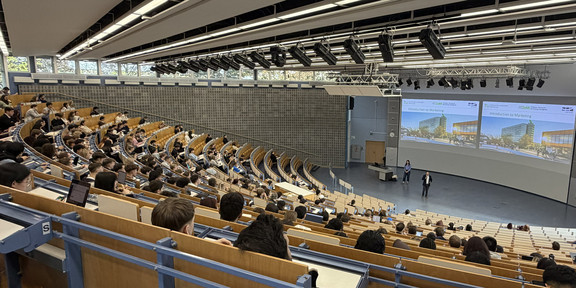 Foto vom Kick-off der Vorlesung Marketing im Audimax